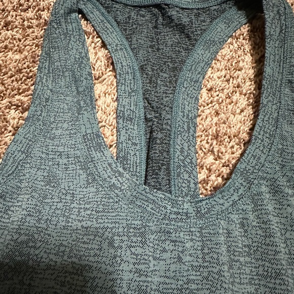 ATHLETA MOMENTUM SEAMLESS TANK - Picture 2 of 3